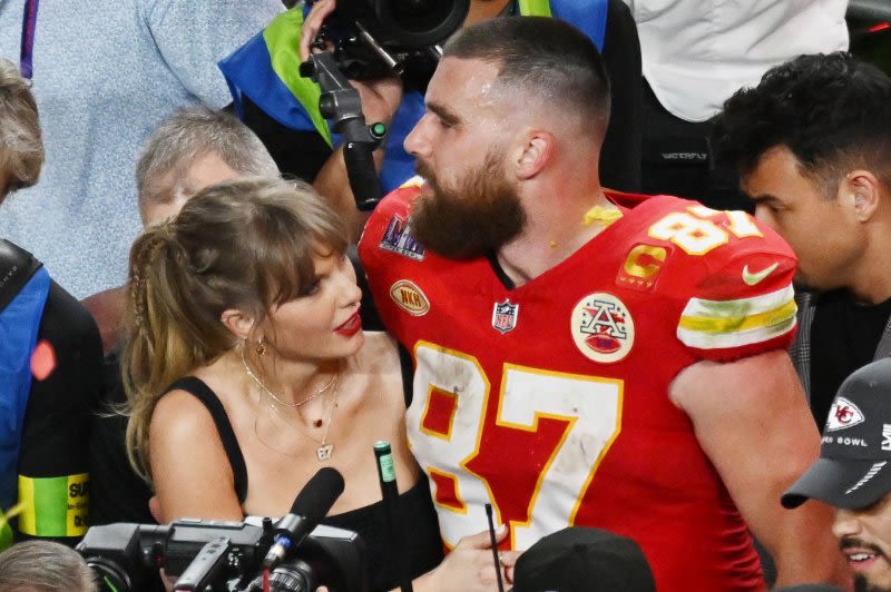 Watch: Travis Kelce wins karaoke battle, dedicates Whitesnake performance to Taylor Swift