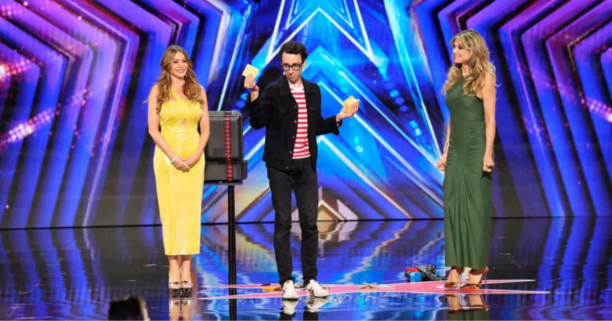 'AGT' contestant Jonathan Burns transport cheese between Sofia Vergara and Heidi Klum's undergarments