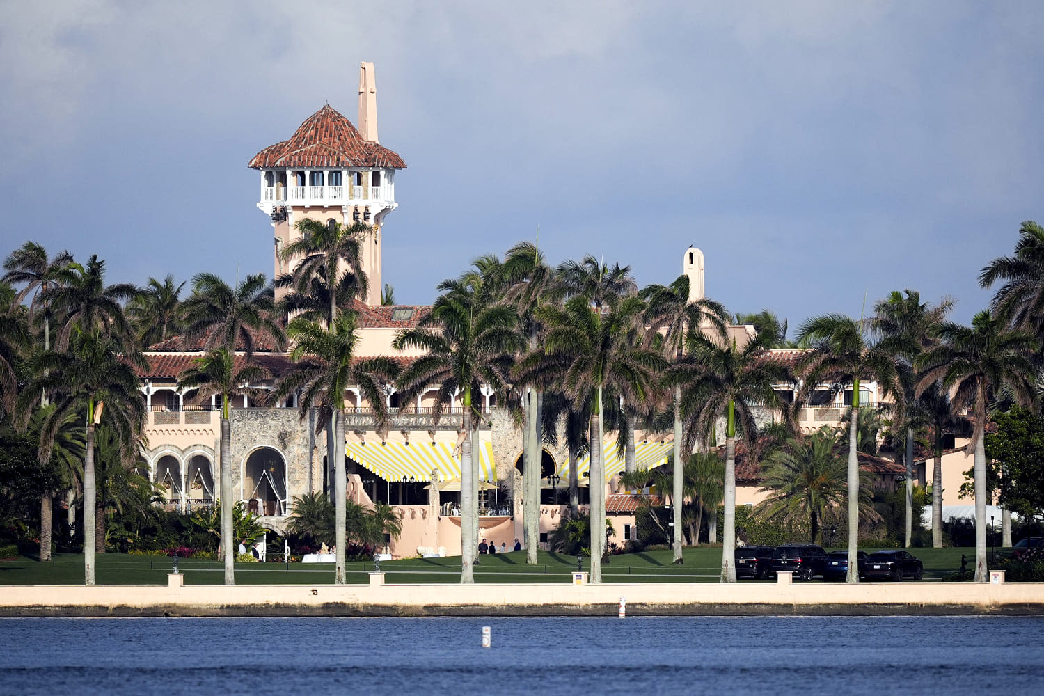 Maddow Blog | After Mar-a-Lago search, classified docs found in Trump’s bedroom