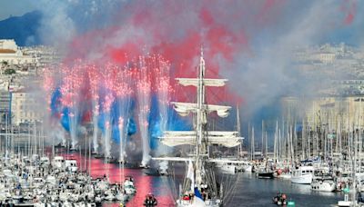 Olympisches Feuer erreicht Frankreich: Mehr als 150.000 Menschen feiern in Marseille