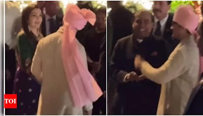 When Aamir Khan gave a warm welcome to Mukesh and Nita Ambani at Ira Khan's wedding | Hindi Movie News - Times of India