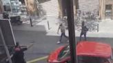 Un hombre ataca con un cuchillo a una patrulla de los Mossos d'Esquadra en L'Hospitalet de Llobregat, Barcelona
