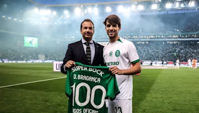 Daniel Bragança recebe camisola comemorativa dos 100 jogos pelo Sporting CP