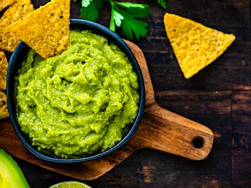 Bobby Flay's Guacamole Hot Take Is Truly Polarizing