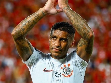 Corinthians anuncia saída de Paulinho, que se emociona: 'Clube que eu amo'