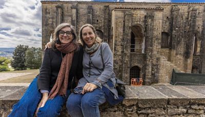 En imágenes | Visitas de turistas a Santa María del Naranco, tras las novedades sobre su origen