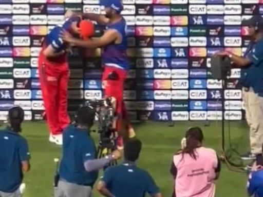 Virat Kohli's Epic Gesture For Dinesh Karthik On Being Awarded Orange Cap Is Viral. Watch | Cricket News