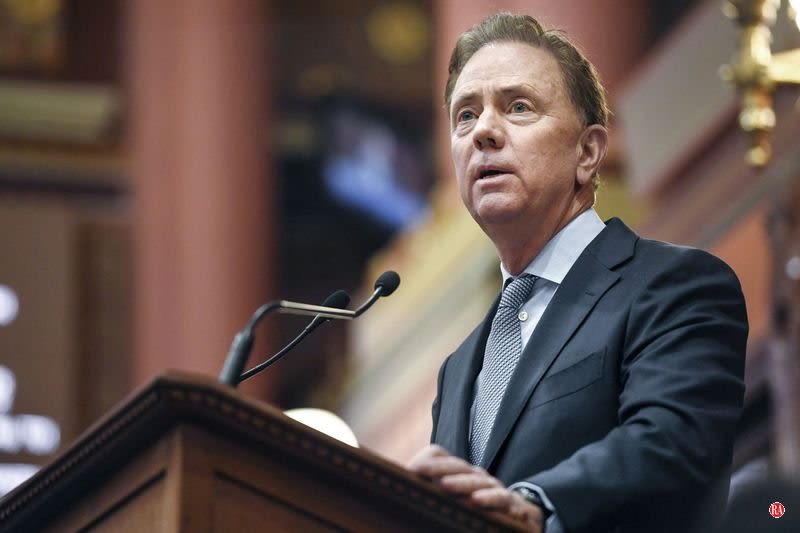 Lamont vetoes municipal contracting bill