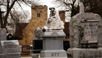 Oak Park area tours offer area history by foot, bus or bike