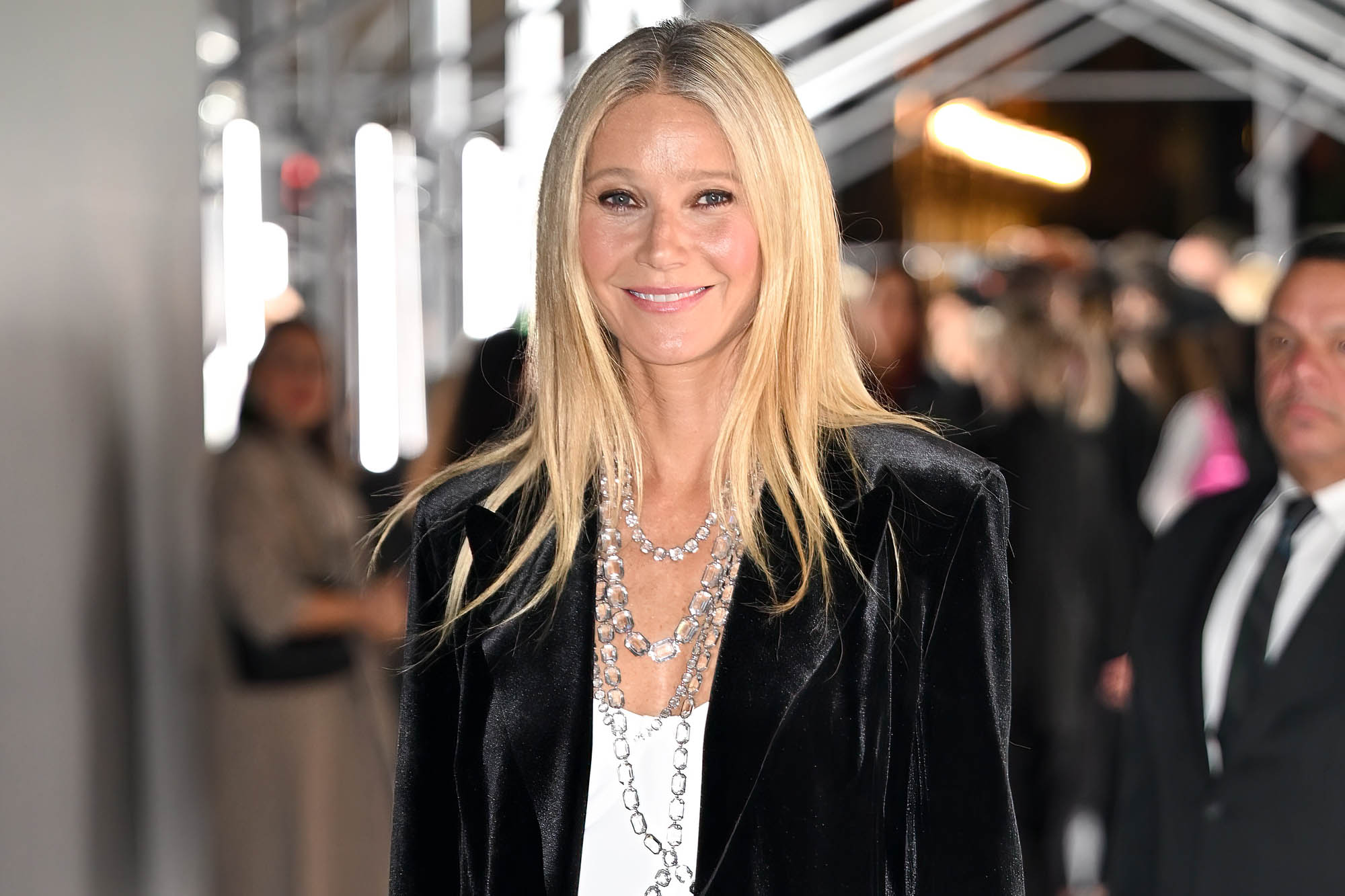 Reviewers Say Gwyneth Paltrow’s Red-Hot Athleisure Look Is ‘Very Forgiving’