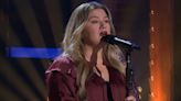 Kelly Clarkson Channels Breakup Vibes While Performing Katy Perry's 'The One That Got Away' — Watch!