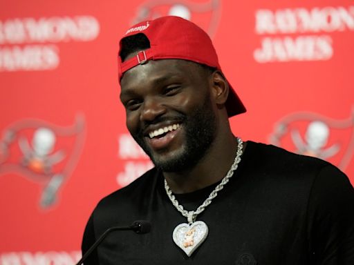 Former Bucs player Shaq Barrett announces retirement