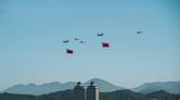 軍情看板》賀總統就職 大國旗直升機隊、雷虎小組520上午亮相 - 自由軍武頻道