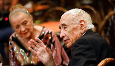 Alfred Martinez, son of El Fenix restaurant founders, dies at 100