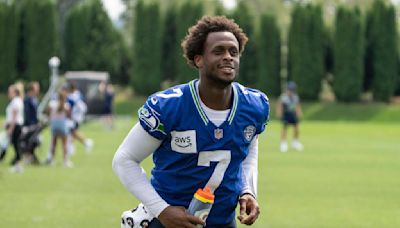 Seahawks QB Geno Smith returns to practice after missing a few days with knee, hip issues