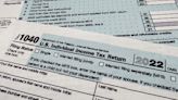La mayoría de los estadounidenses creen que pagan demasiados impuestos, dice encuesta de AP-NORC