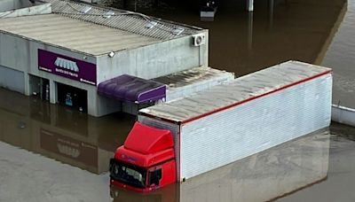 "Al límite": el agua se vuelve un tesoro en región de Brasil golpeada por el desastre