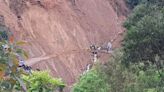 Graban un impactante deslizamiento de tierra en la vía Pereira-Quibdó que bloqueó la carretera