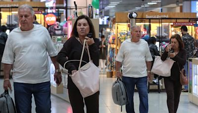 Ídolo do Flamengo, Zico embarca com a esposa no aeroporto Santos Dumont no Rio de Janeiro