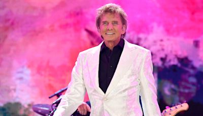 Barry Manilow Back On Stage After Cancelling London Palladium Farewell Show at Last Minute Under ‘Doctor’s Orders’