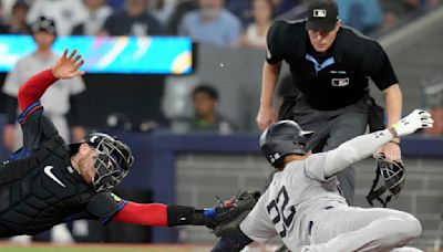 Yankees' Juan Soto sits out loss to Blue Jays because of bruised right hand