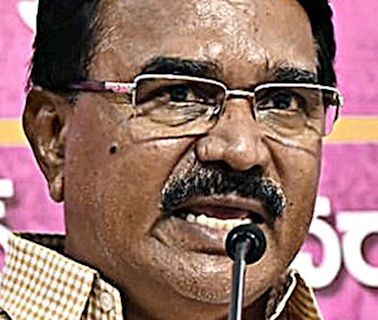 Former Agriculture minister Niranjan Reddy urges Telangana govt. to waive crop loans unconditionally