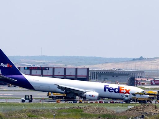 Boeing cargo plane lands without front nose gear in Istanbul; investigation launched