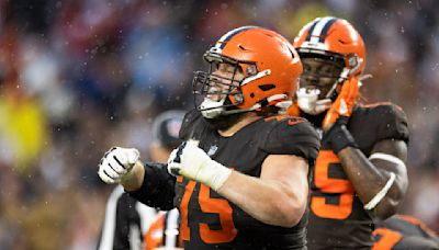 Browns: Joel Bitonio named PFF’s most valuable left guard since 2021