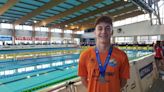 Pedro Crespo se cuelga una medalla de plata en el Nacional infantil de natación