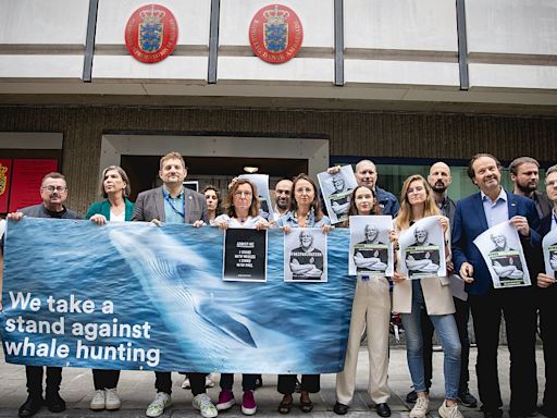 Legisladores europeos exigen la liberación del activista Paul Watson