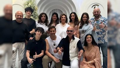 Hrithik Roshan, Saba Azad, Hrehaan, Hridaan's Famjam Pic. Courtesy Pashmina Roshan