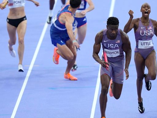 Team USA sets world record in 4x400 mixed relay