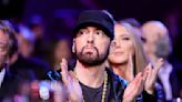 Eminem s'en prend à P. Diddy et Alec Baldwin dans son nouvel album