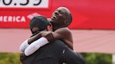 Kelvin Kiptum. La historia del chico que cuidaba cabras y ovejas, corre 300 kilómetros por semana y batió el récord mundial de maratón