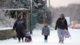 London weather: Snow falls on capital as it braces for an icy weekend