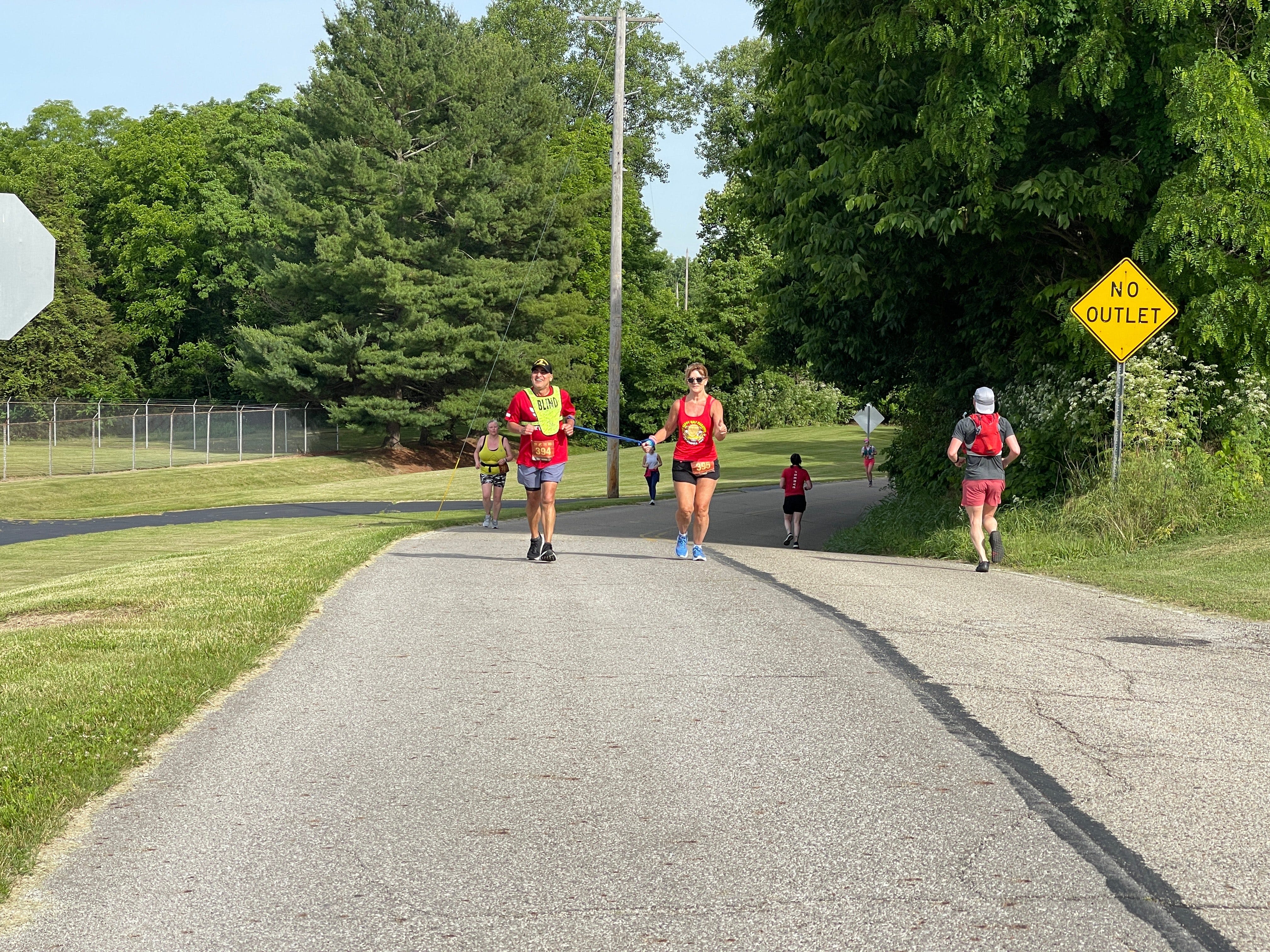 Blind veteran runs in Chillicothe half marathon