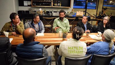 Se reúne Juan Carlos Hank Krauss con integrantes de la Unión de Pescadores de Ensenada.