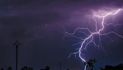 Emiten aviso meteorológico por probables tormentas eléctricas en tres céntricas regiones - La Tercera