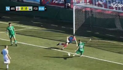 El increíble gol errado por Ricardo Blanco, el número 10 de Ferro ante Arsenal: empataron 0-0, por la Primera Nacional