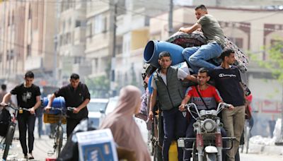 Israel ordena nuevos movimientos forzosos de población en el norte y sur de Gaza ante la resistencia de Hamás