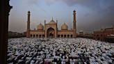 WATCH: Muslims in India gather at mosques to celebrate Eid al-Fitr