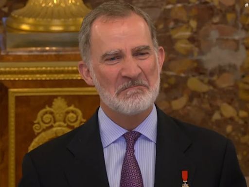 La emoción de Felipe VI ante el discurso sorpresa que le han dedicado sus hijas, la infanta Sofía y la princesa Leonor: “Mamá, papá, gracias”