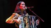 Julieta Venegas tiende un puente musical entre Europa y América en el arranque de La Mar de Músicas