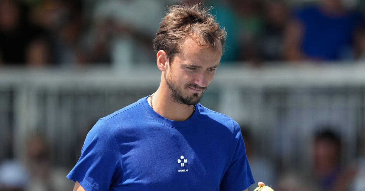 Daniil Medvedev in heated umpire row and lashes out over toilet break