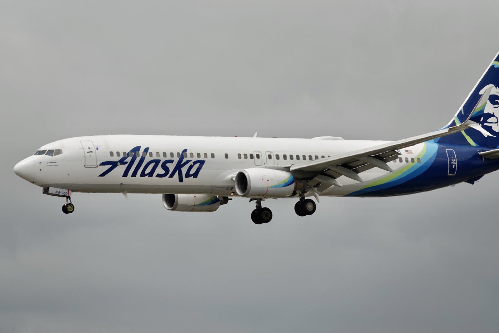 Alaska Airlines cuts 2 routes, suspends another as it pushes into leisure markets - The Points Guy