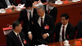 Xi Jinping com poder reforçado na China e antecessor Hu Jintao "convidado a sair"