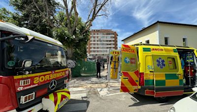 Muere un trabajador en Madrid al caerle encima una máquina retroexcavadora - ELMUNDOTV
