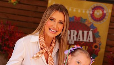 Ana Paula Siebert encanta a web ao mostrar fotos da filha Vicky em festa junina