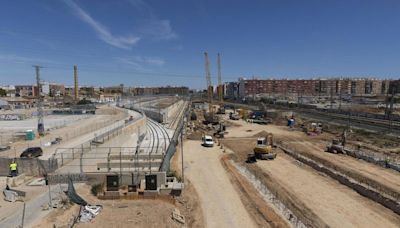 El bulevar peatonal con praderas sobre el túnel ferroviario del Parque Central vuelve al proyecto original con tráfico