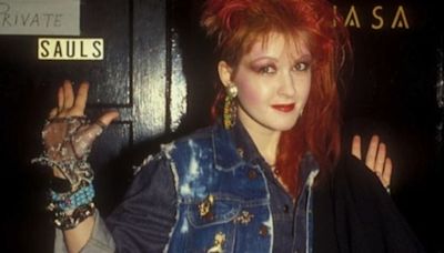 Cyndi Lauper y sus historias en Chile: desmayos, fanatismo y la vez que pudo venir al Festival de Viña - La Tercera